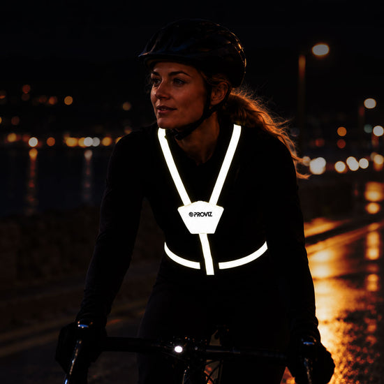 listing-lifestyle Flexi Viz Cycling/Running Belt women cycling in the city at night