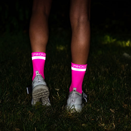 listing-lifestyle reflective running sock pink at night