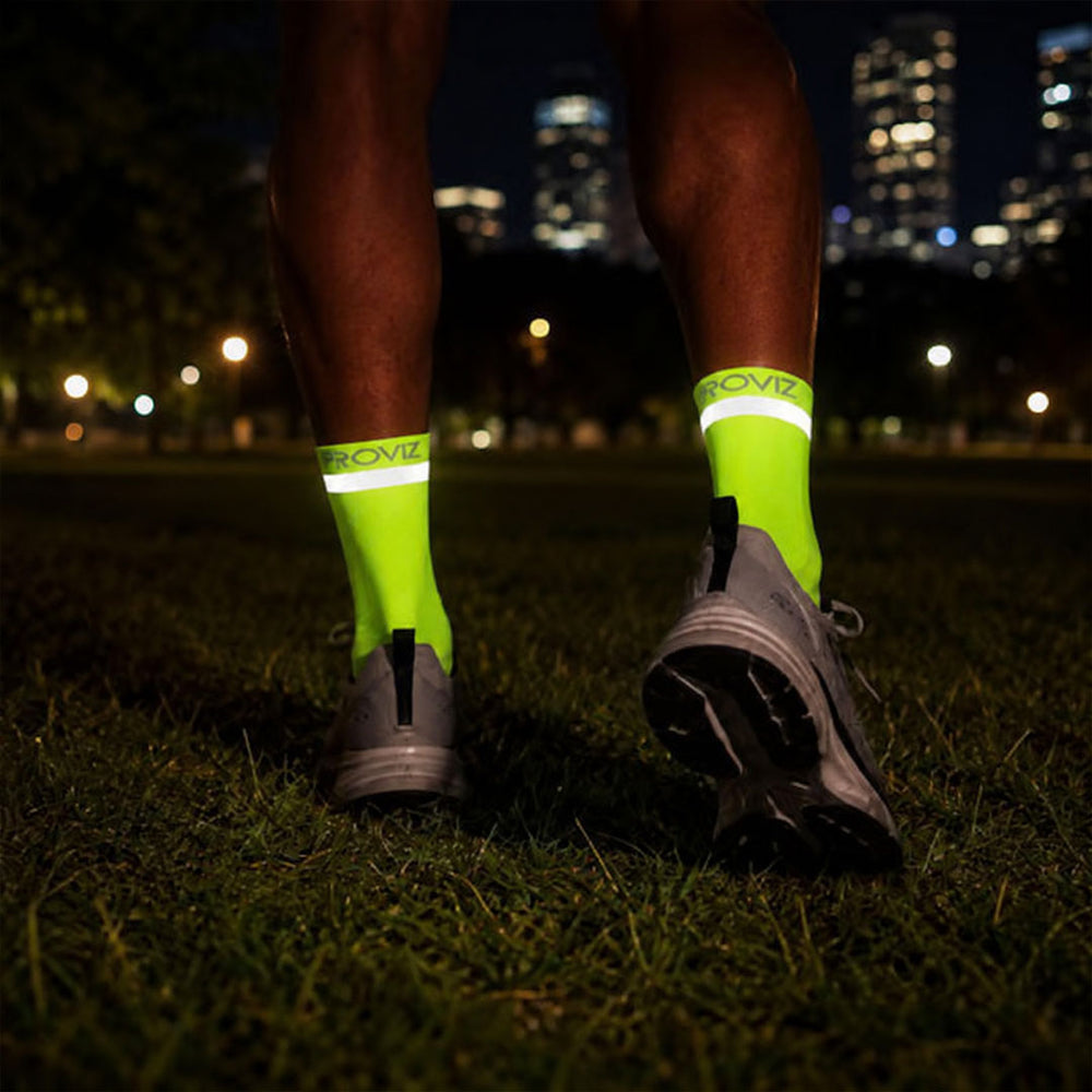 listing-lifestyle reflective running sock yellow at night